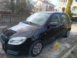 Автомобиль skoda fabia 1,2 benzin 2010год  