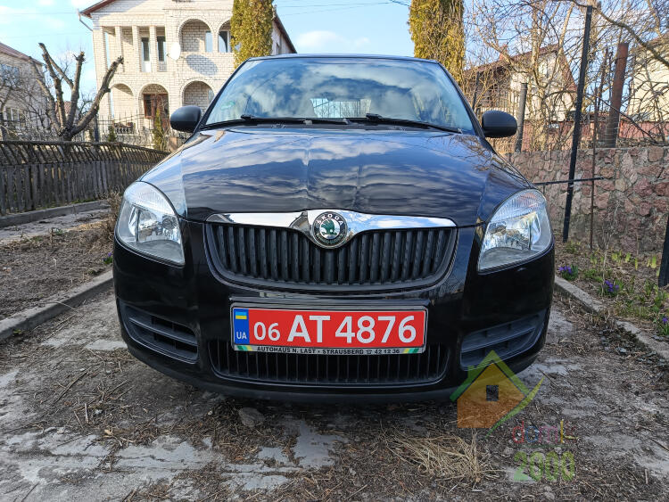 Автомобиль Шкода Фабиа skoda fabia 1,2 бензин 2010год  4599$