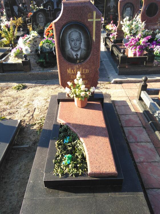 Гранитный памятник 00077