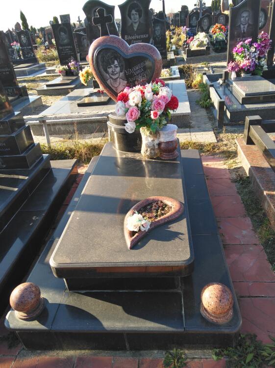 Гранитный памятник 00082