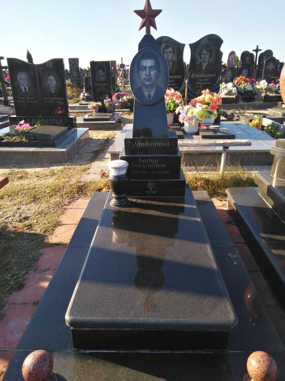 Гранитный памятник 00083