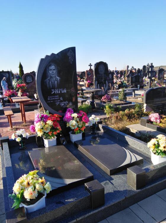 Гранитный памятник 00093