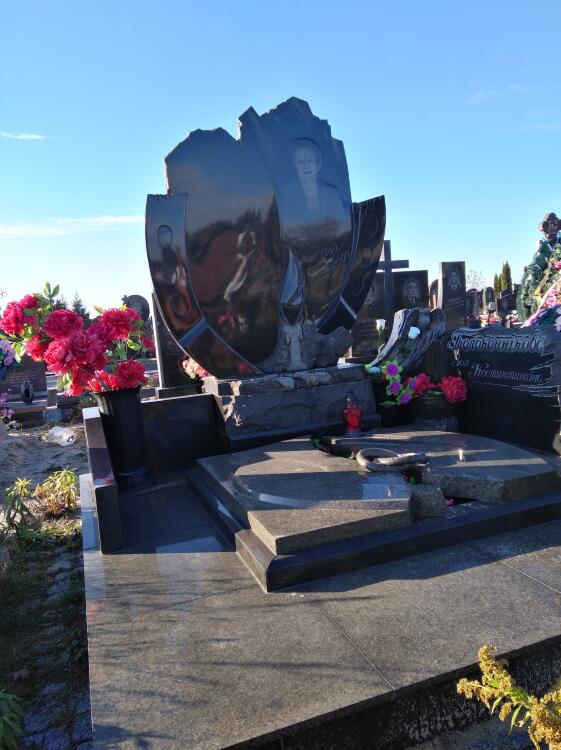 Гранитный памятник 000115