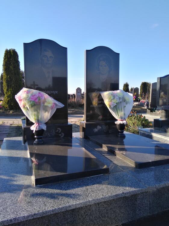 Гранитный памятник 000126