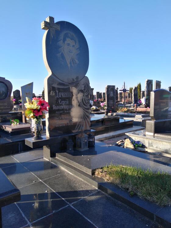 Гранитный памятник 000129