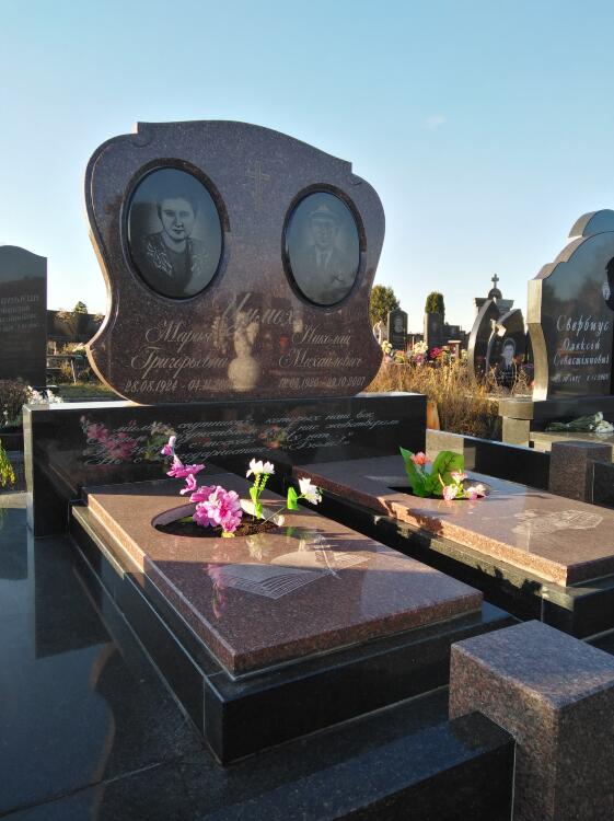 Гранитный памятник 000130
