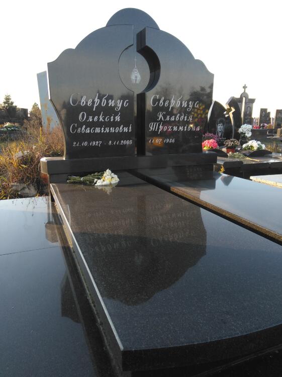 Гранитный памятник 000133