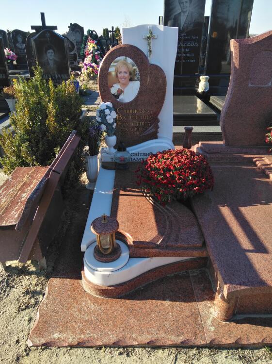 00065Гранитный памятник00065