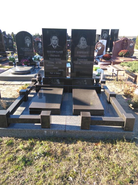 00066Гранитный памятник00066