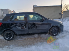 Автомобиль skoda fabia(Шкада фабиа) 1,2 benzin 2009год легкое повреждение двери